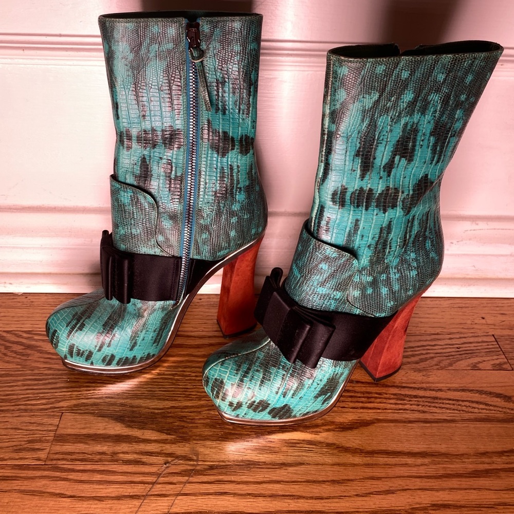 Miu-miu shoes Pavone leather animal
Woman shoes
Great condition
Size 6 - Picture 2 of 5